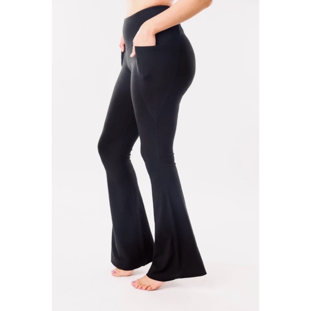 NWT Green Apple Active Lotus Utility Flare in Black, Sz. L